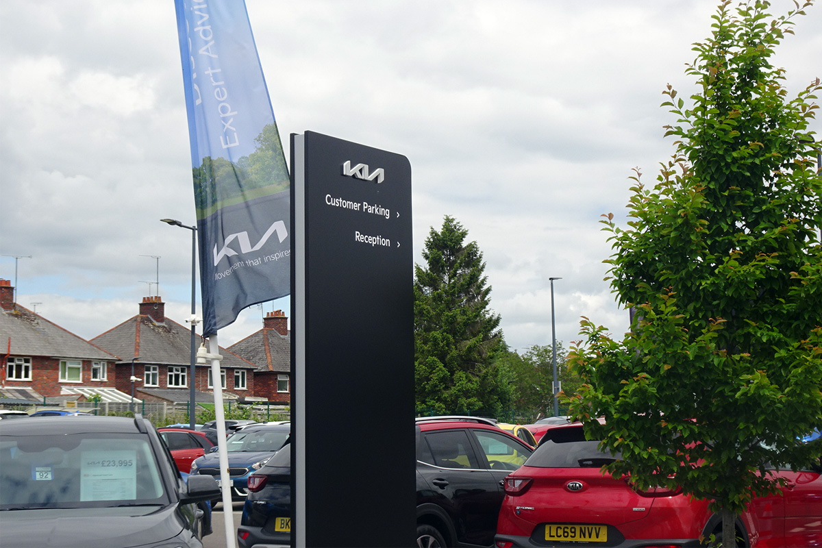 kia dealership sign