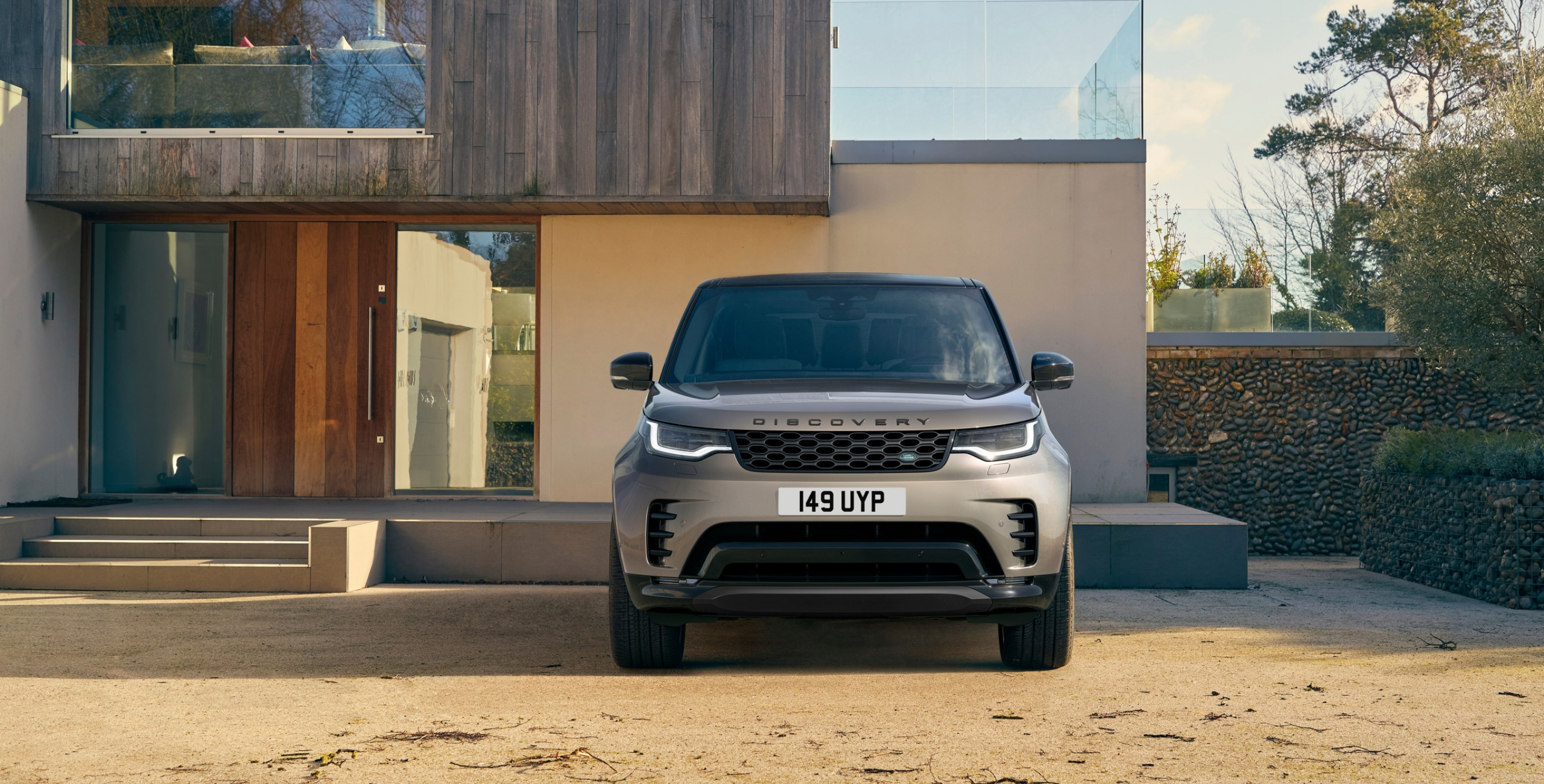 Land Rover Discovery Front Side View