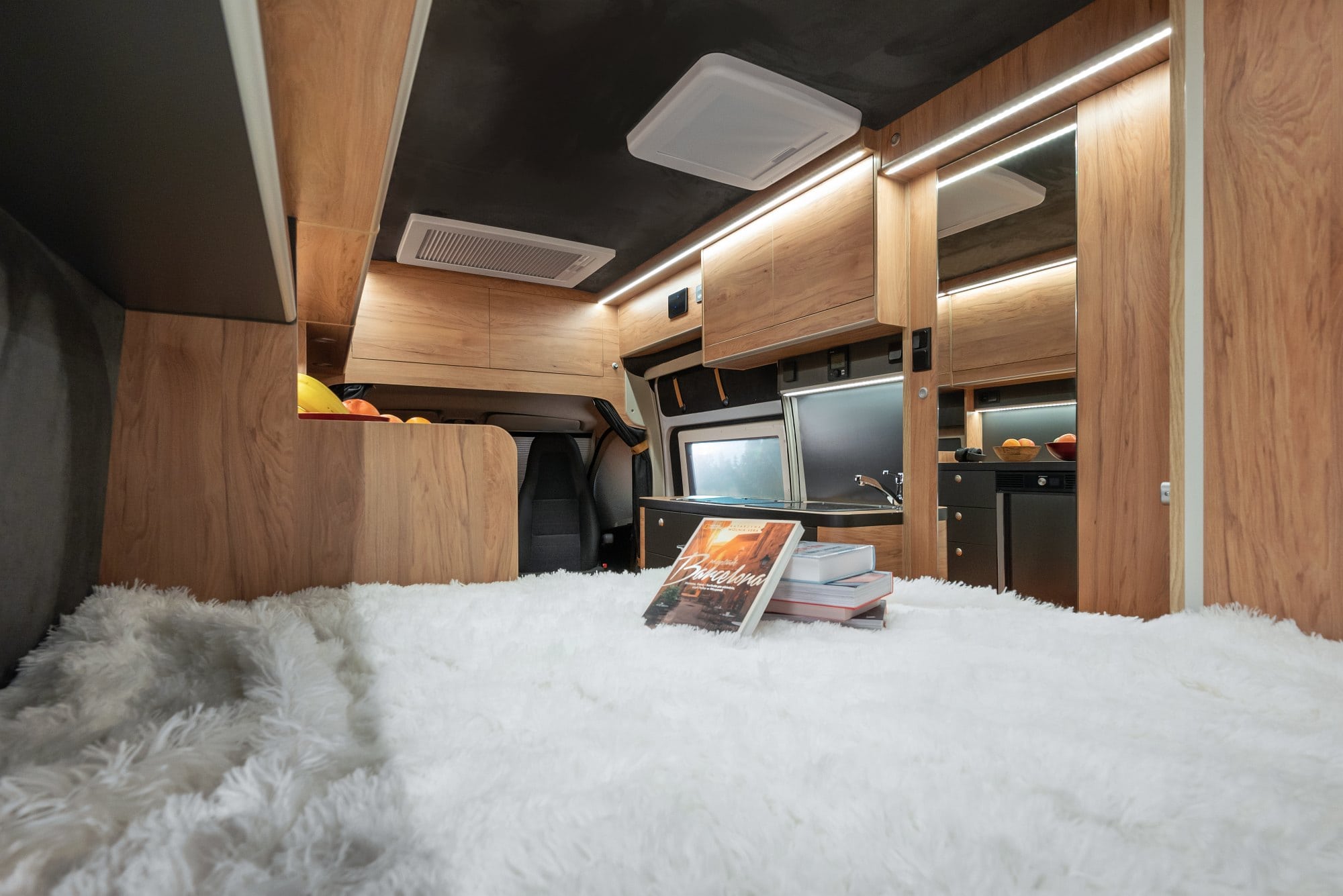 globe traveller interior