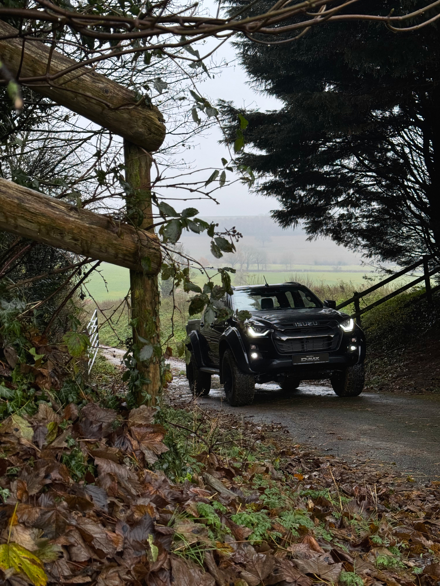 black isuzu at35
